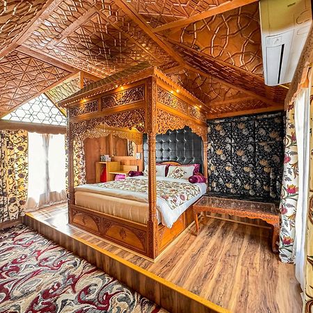 New Jacquline Heritage Houseboats Srīnagar Esterno foto
