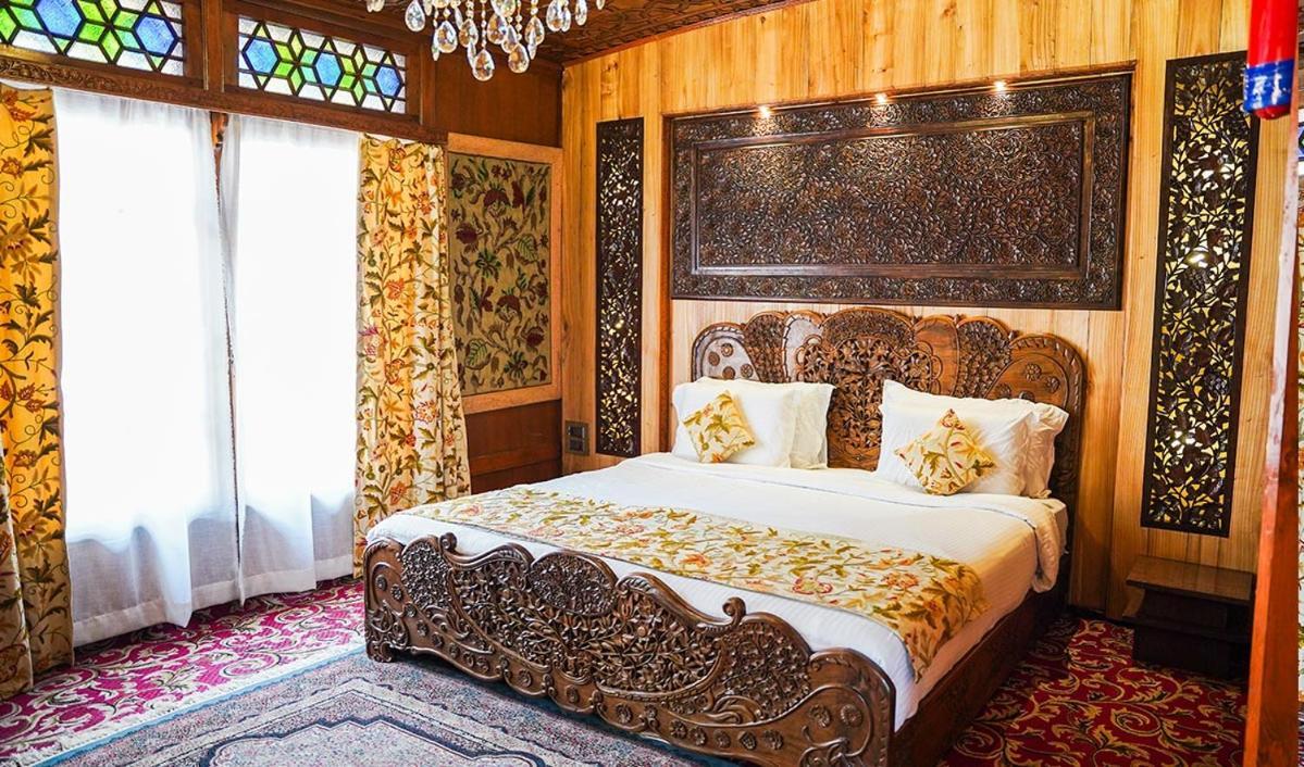 New Jacquline Heritage Houseboats Srīnagar Esterno foto